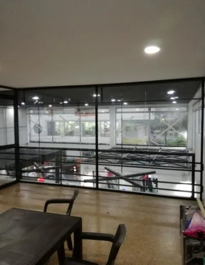 Cerramiento oficina en vidrio