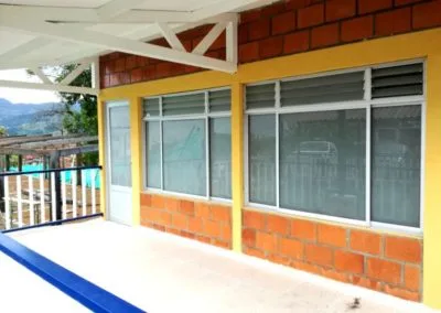 Puerta y ventana en vidrio opalizado