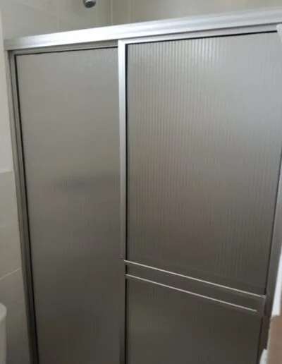 División de baño en aluminio y acrílico Pereira