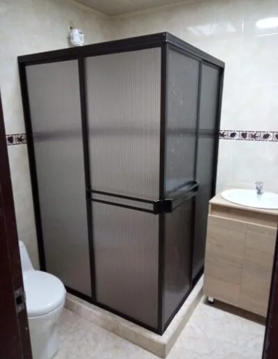División de baño en aluminio y acrílico Pereira