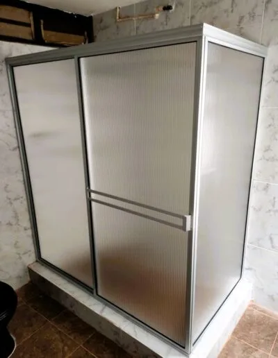 División de baño en aluminio y acrílico Pereira
