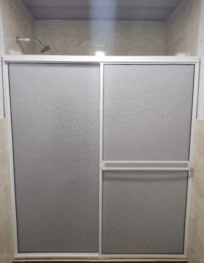 División de baño en aluminio y acrílico Pereira