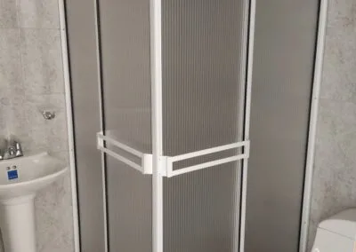 División de baño en aluminio y acrílico Pereira