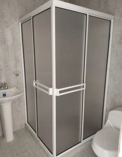 División de baño en aluminio y acrílico Pereira