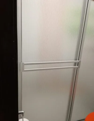 División de baño en aluminio y acrílico Pereira