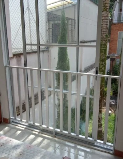 Pasamanos en vidrio y acero Pereira